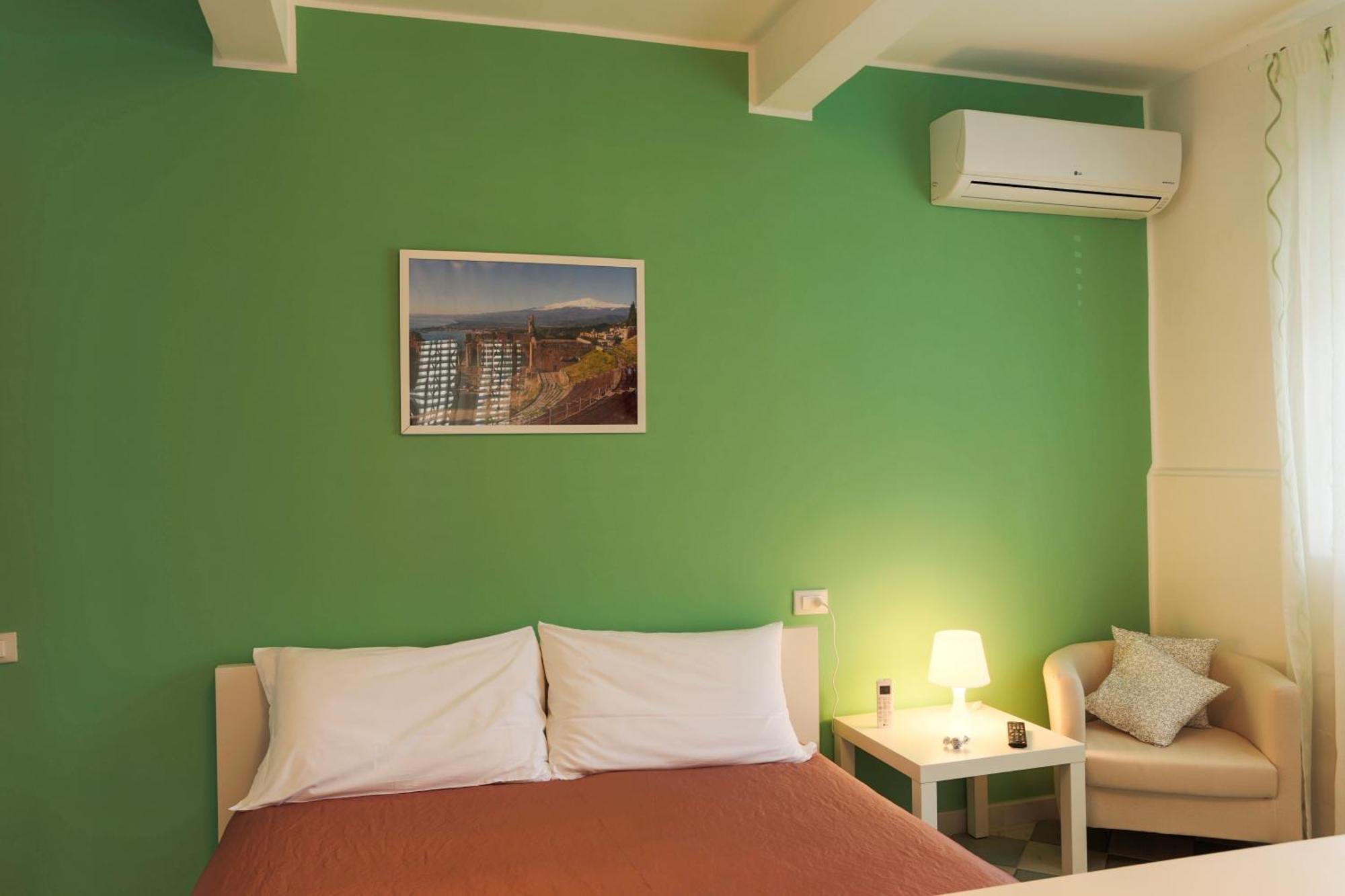 B&B Porta Della Sicilia Messina Szoba fotó