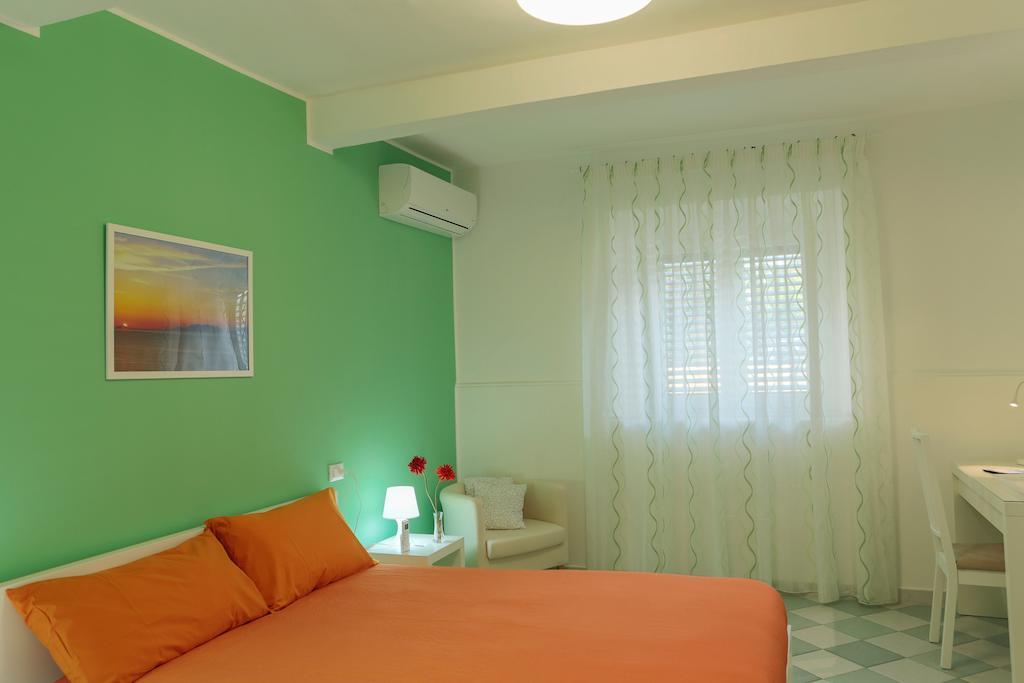 B&B Porta Della Sicilia Messina Szoba fotó