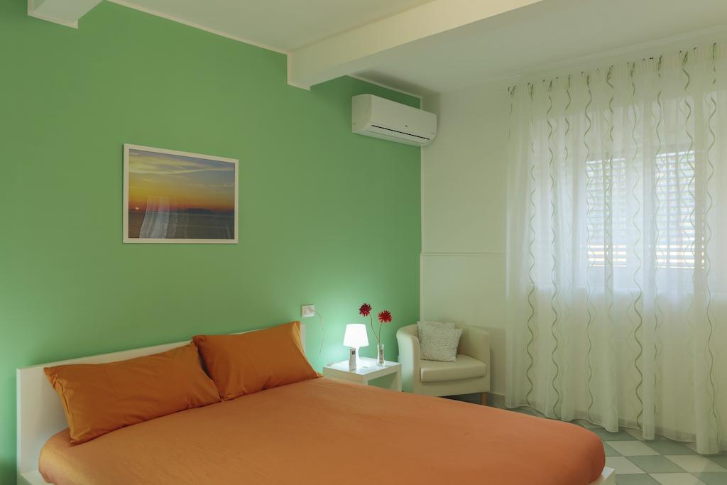 B&B Porta Della Sicilia Messina Szoba fotó